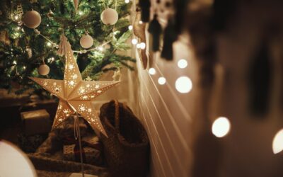 Why Christmas Decorators Services Book Up in October