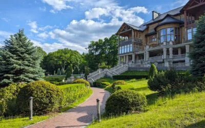 Estate Landscaping for Fernewood Homes: Design, Plants, and Drainage