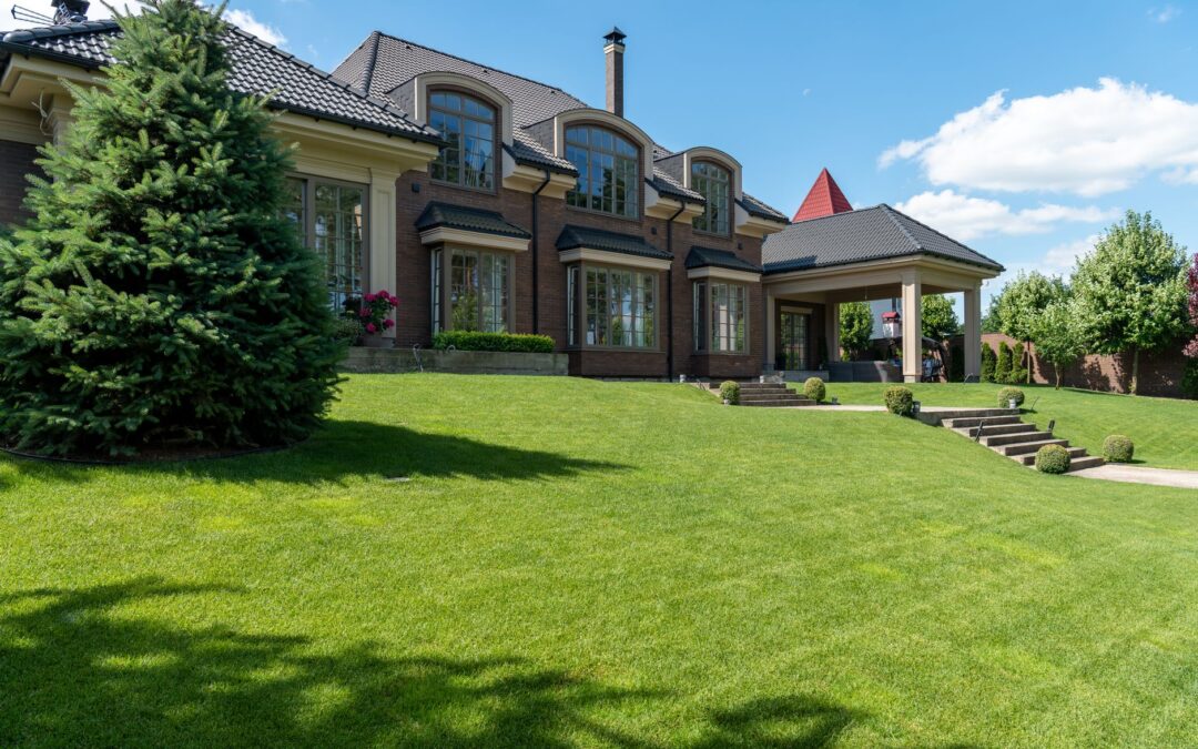 total lawn and landscape crew maintaining a manicured Lafayette LA property